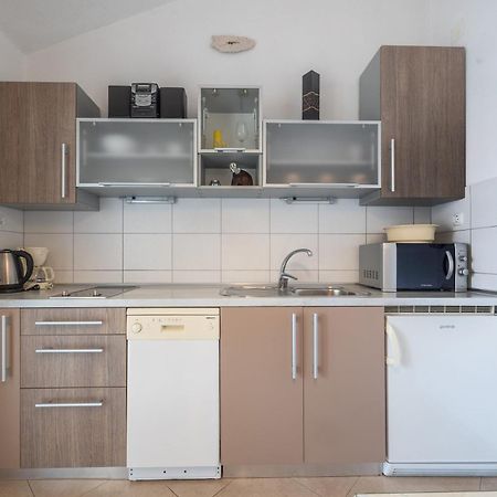 Apartments And Rooms Lea Bol Extérieur photo
