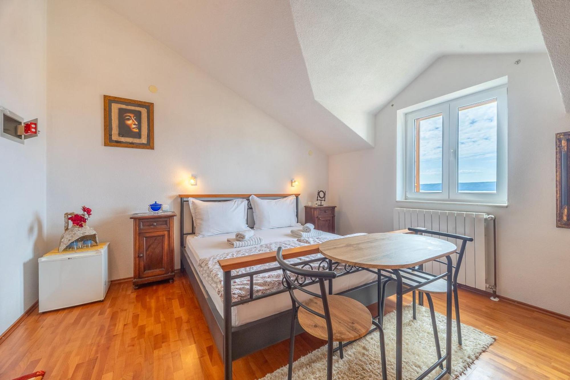 Apartments And Rooms Lea Bol Extérieur photo
