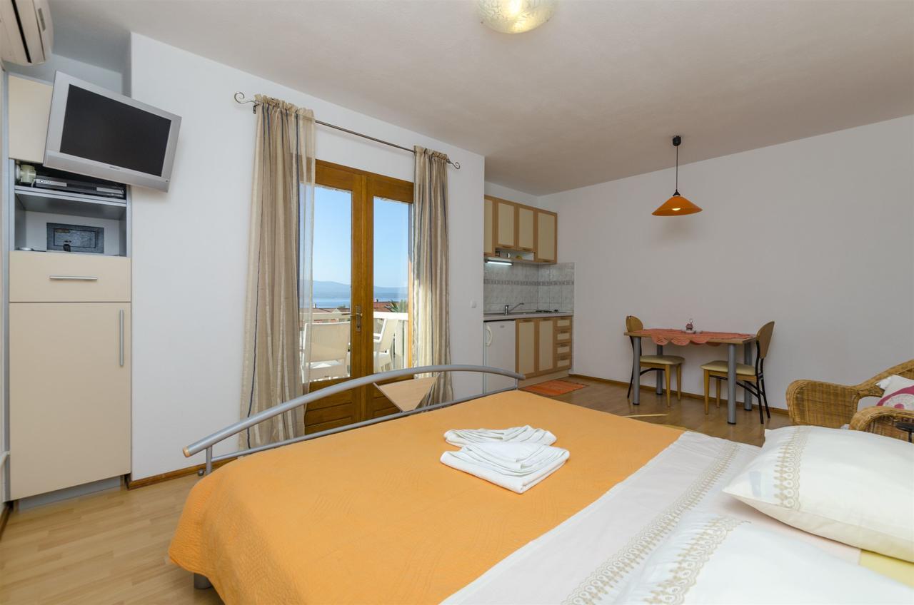 Apartments And Rooms Lea Bol Extérieur photo