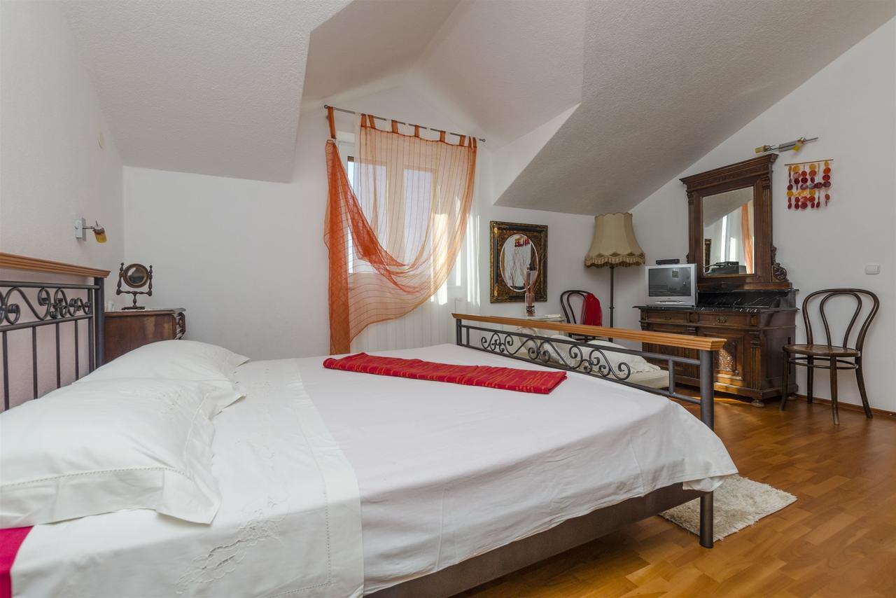 Apartments And Rooms Lea Bol Extérieur photo