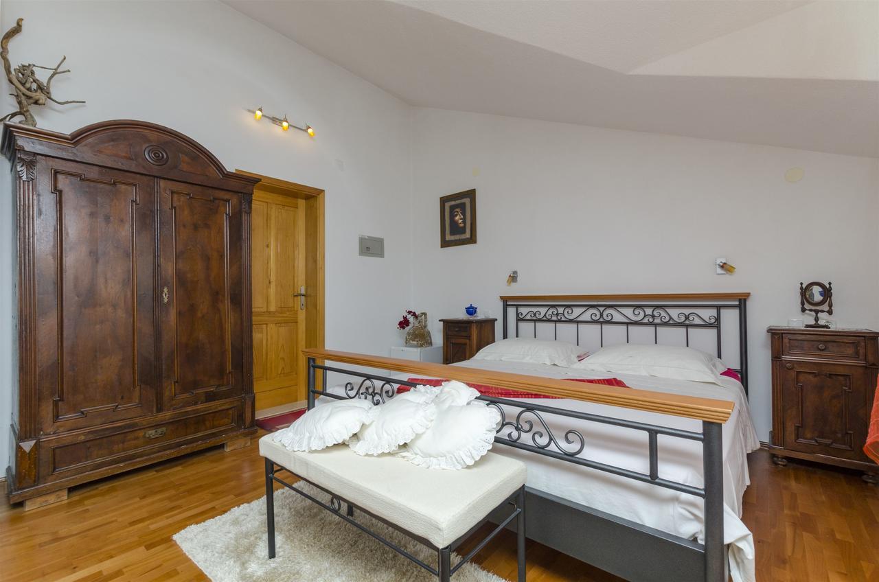 Apartments And Rooms Lea Bol Extérieur photo